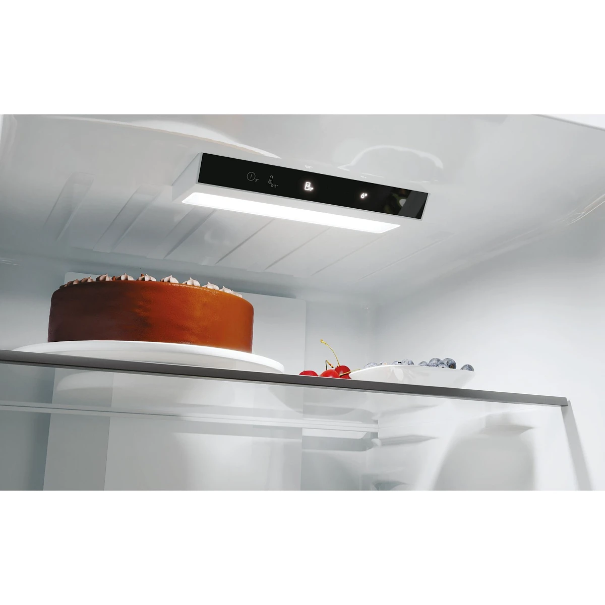 lodowka-candy-fresco-ecn2cqteb186-oswietlenie-led.jpg