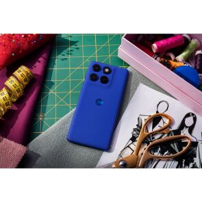 smartfon-motorola-edge-60-pro-niebieski-lifestyle%20%281%29.jpg