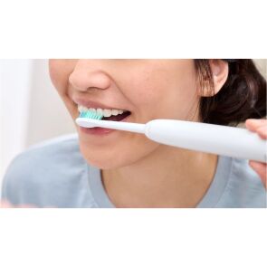 koncowki-do-szczoteczki-philips-sonicare-c1-proresults-hx6014-87-kobieta-myje-zeby.jpg