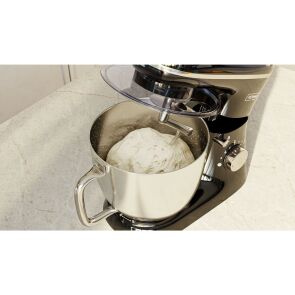 hak-kernau-basic-bkas-002-zagniatanie-ciasta.jpg