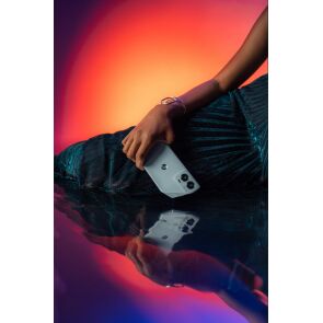 smartfon-motorola-edge-50-fusion-8-256gb-5g-marshmallow-blue-lifestyle-8.jpg