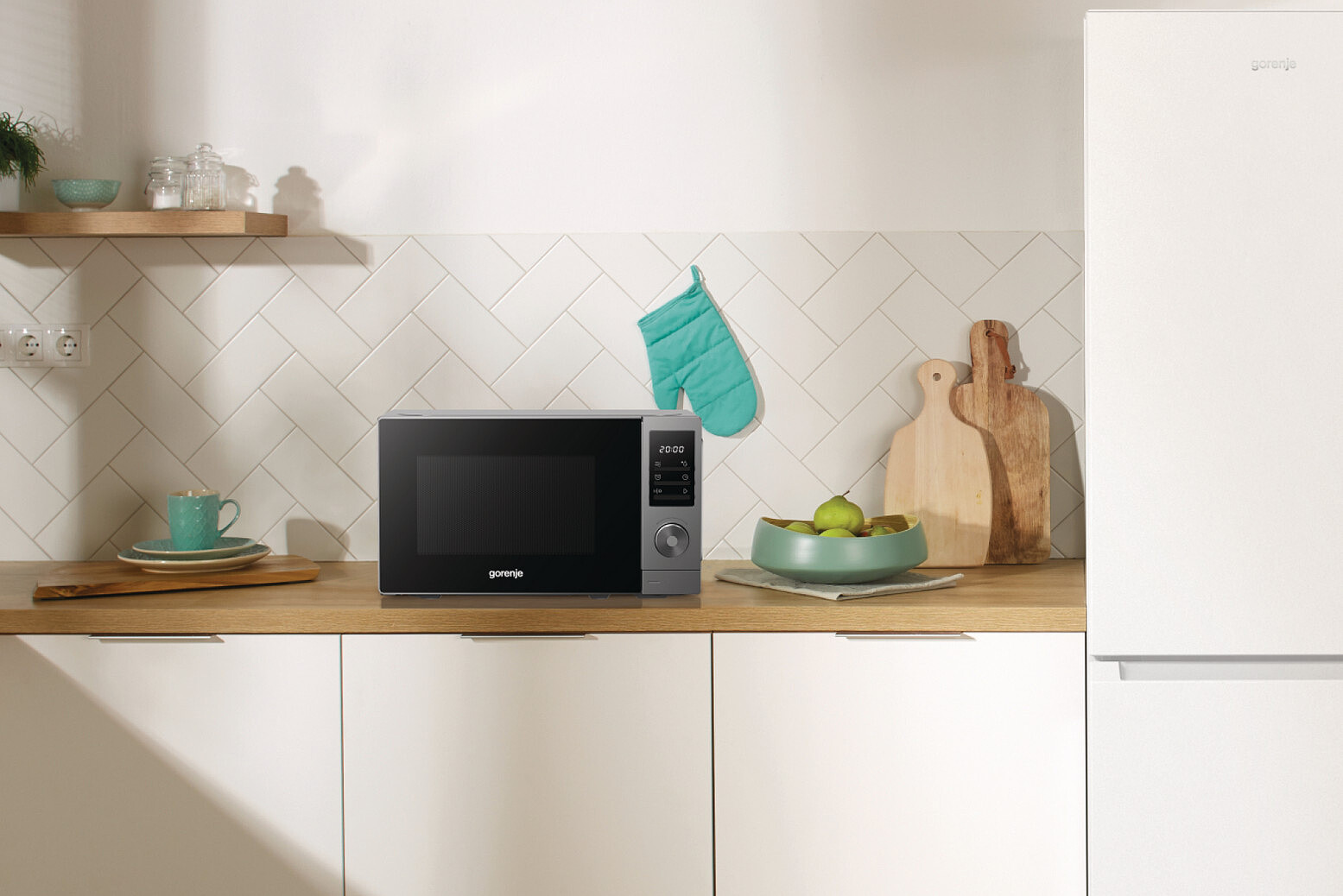 kuchenka-mikrofalowa-gorenje-mo20a3t4-aranzacja-2.jpg
