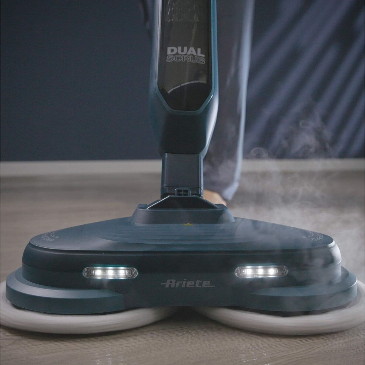 mop-parowy-obrotowy-ariete-4178-dual-steam-scrub-oswietlenie.jpg