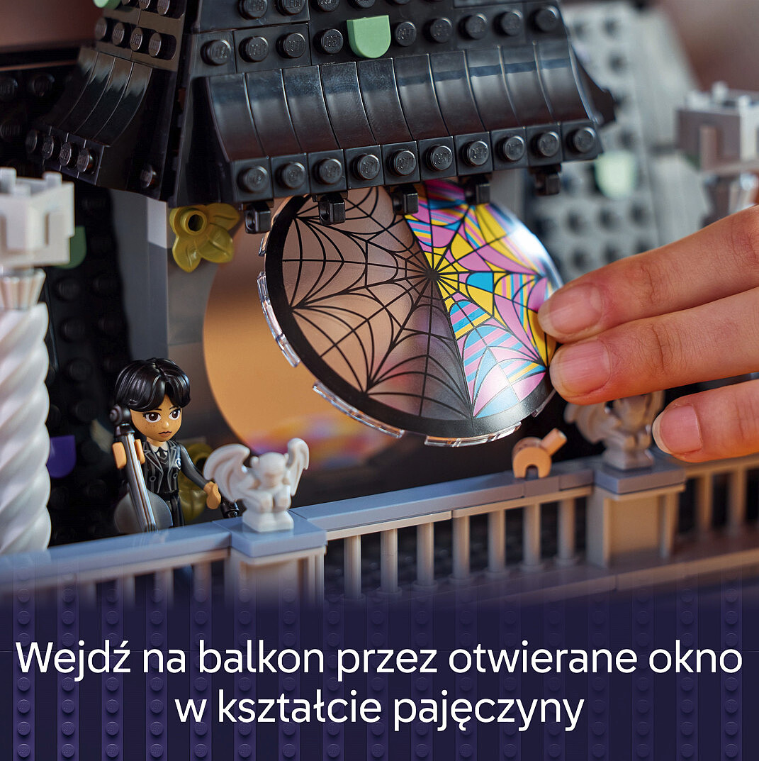klocki-lego-wednesday-pokoj-wednesday-i-enid-76781-zabawa.jpg