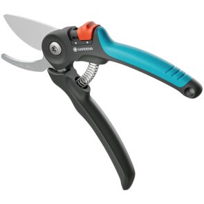 sekator-ogrodowy-dwuostrzowy-gardena-premiu-cut-otwarty.jpg