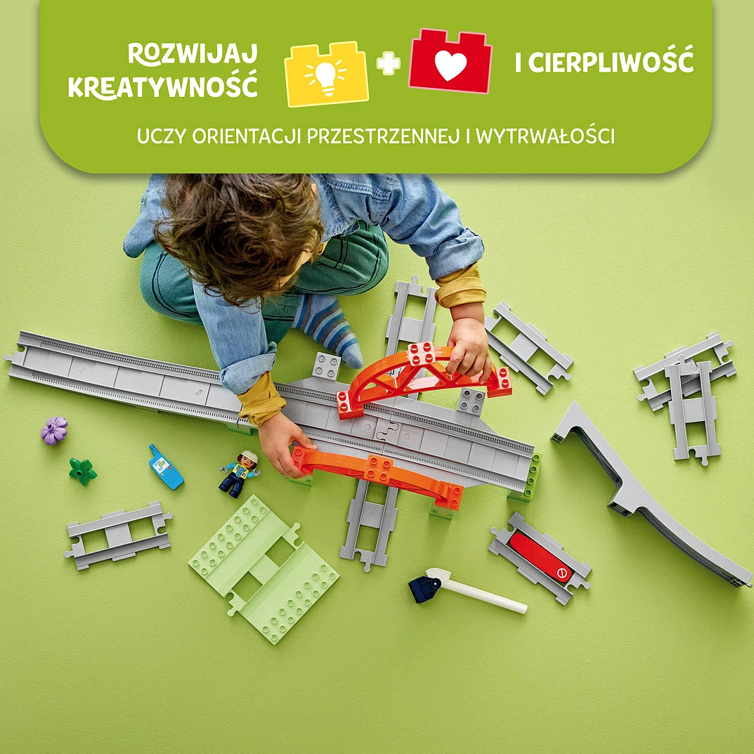 klocki-lego-duplo-town-most-i-tory-kolejowe-zestaw-rozszerzajacy-10426-ukladanie.jpg