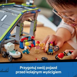 klocki-lego-city-bez-granic-tor-z-rampami-dla-wyscigowek-60460-zabawa-3.jpg