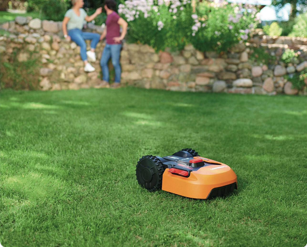 robot-koszacy-worx-wr168e-ogrod.jpg