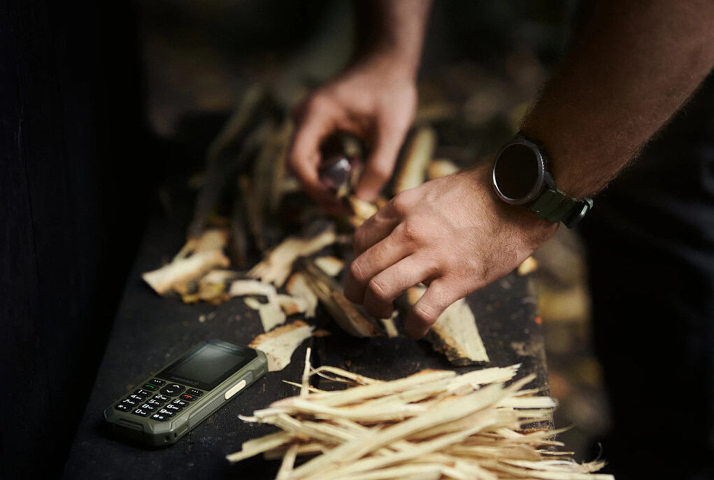 telefon-komorkowy-hammer-6-lte-military-edition-14.jpg