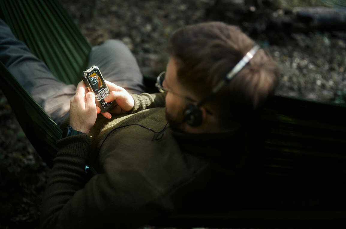telefon-komorkowy-hammer-6-lte-military-edition-11.jpg
