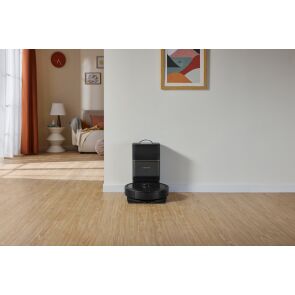 bobot-sprzatajacy-roborock-q8-max-black-pod-sciana.jpg