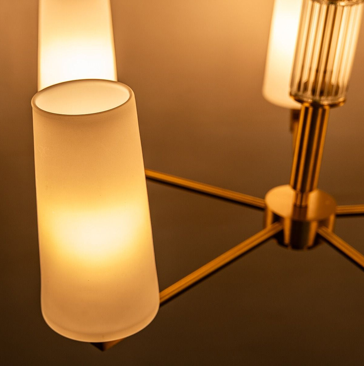 lampa-wiszaca-zuma-line-vincenza-1244-mosiadz-aranzacja-klosze-1.jpg