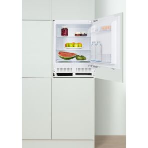 chlodziarka-amica-uc162.4i%28e%29-w-zabudowie-z-jedzeniem.jpg