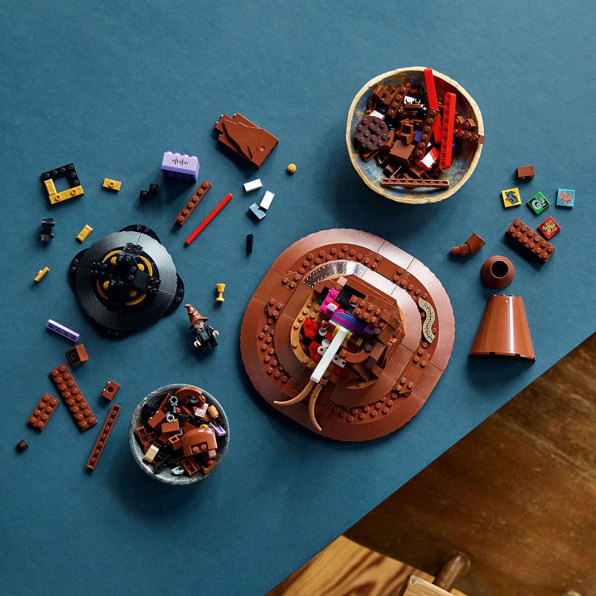 klocki-lego-harry-potter-mowiaca-tiara-przydzialu-76429%20-zestaw-klockow.jpg