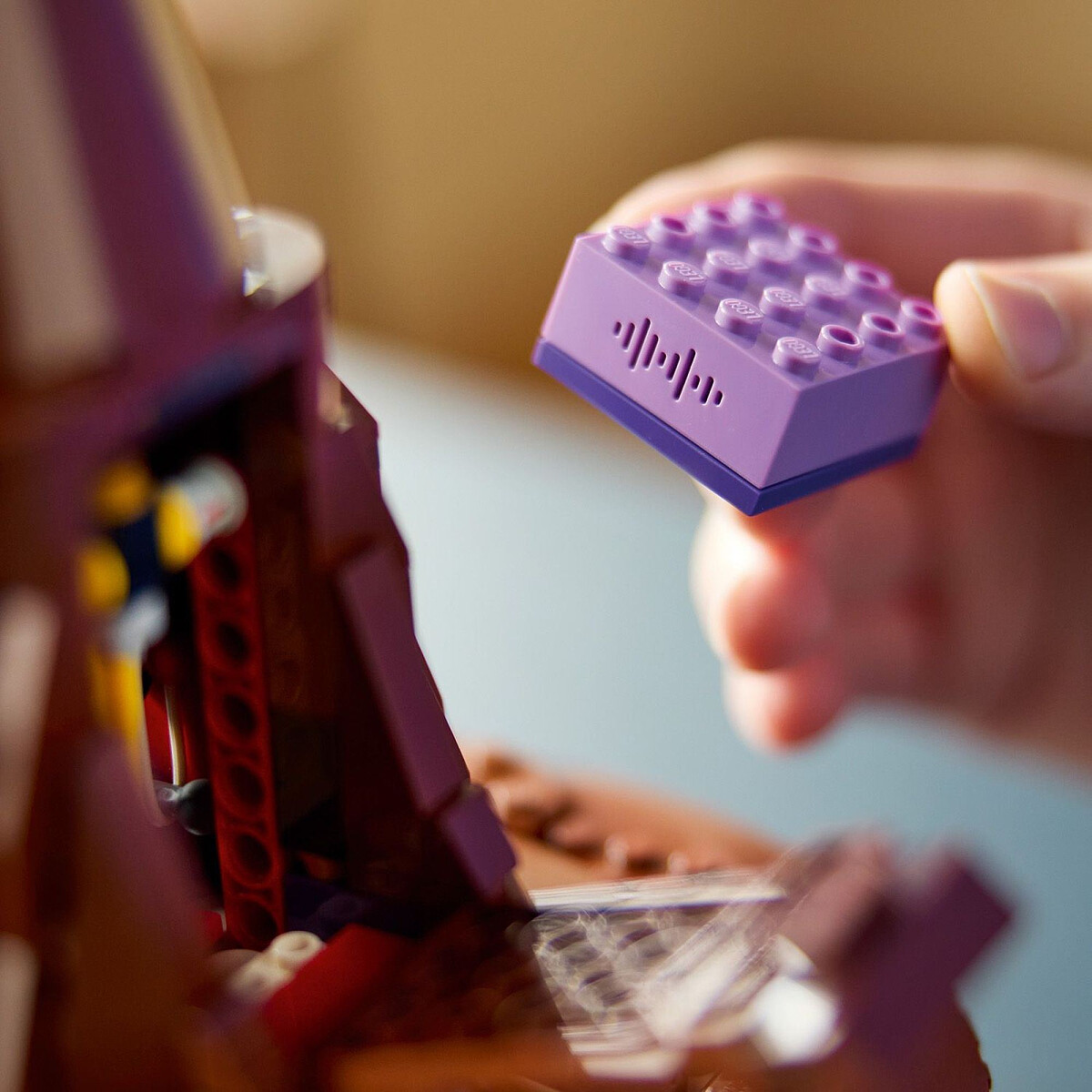 klocki-lego-harry-potter-mowiaca-tiara-przydzialu-76429%20-detale.jpg