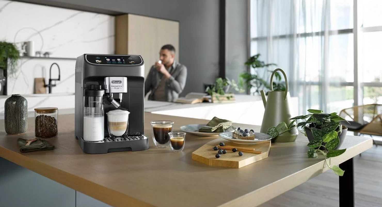 ekspres-cisnieniowy-delonghi-magnifica-plus-ecam320.61.g-aranzacja.jpg