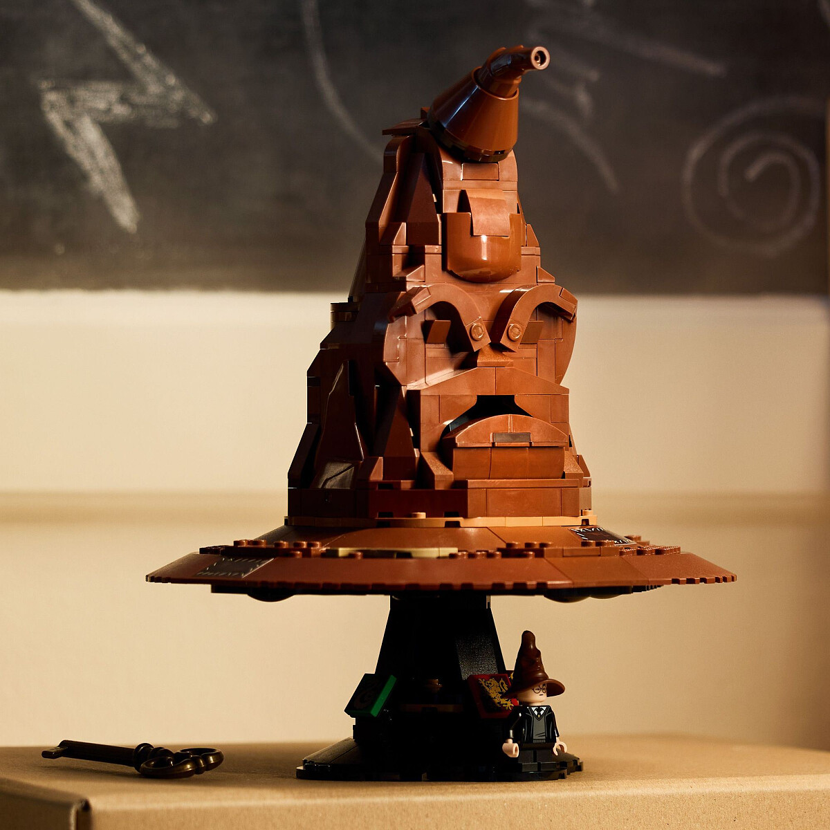 klocki-lego-harry-potter-mowiaca-tiara-przydzialu-76429%20-tiara.jpg