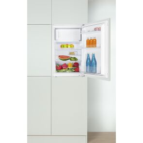 lodowka-amica-bm132.3i%28e%29-w-zabudowie-z-jedzeniem.jpg