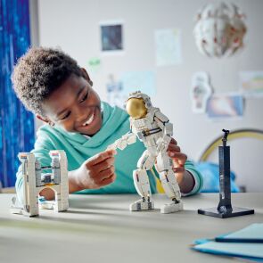 klocki-lego-creator-3w1-astronauta-31152-zabawa.jpg