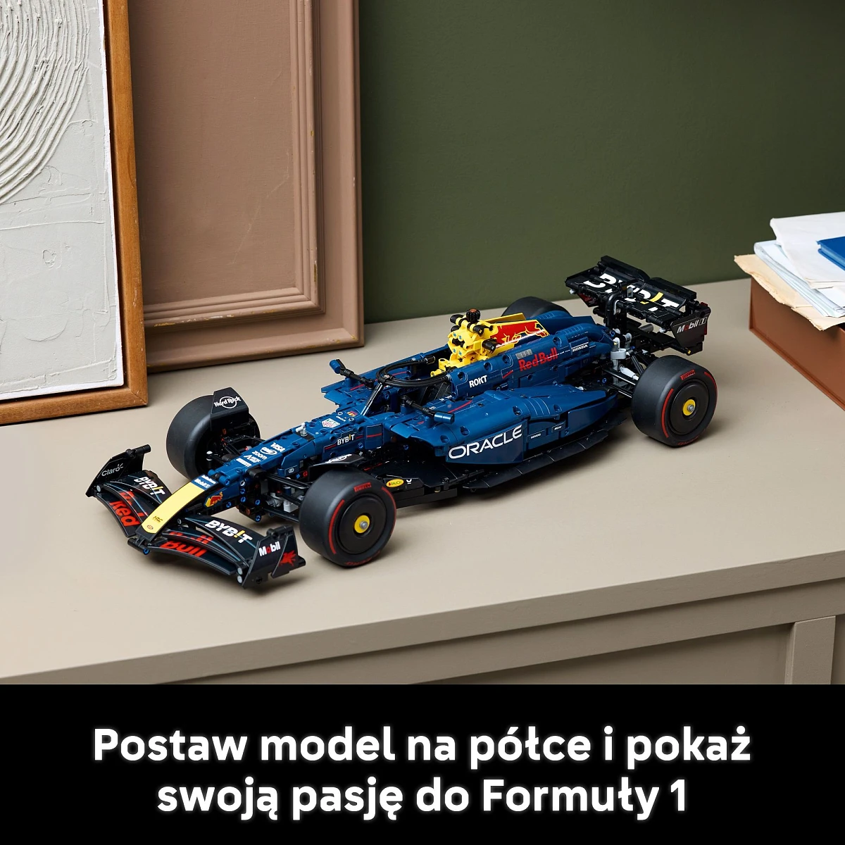 klocki-lego-technic-bolid-f1-oracle-red-bull-racing-rb20-42206-na-szafce.jpg