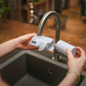 wklad-filtrujacy-brita-on-tap-v-cu-ce2-wyciganie-filtru.jpg