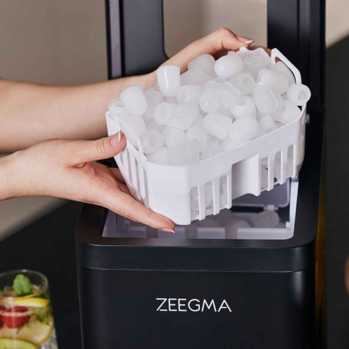 kostkarka-do-lodu-zeegma-frostiq-kostki-wyciaganie-kostek.jpg