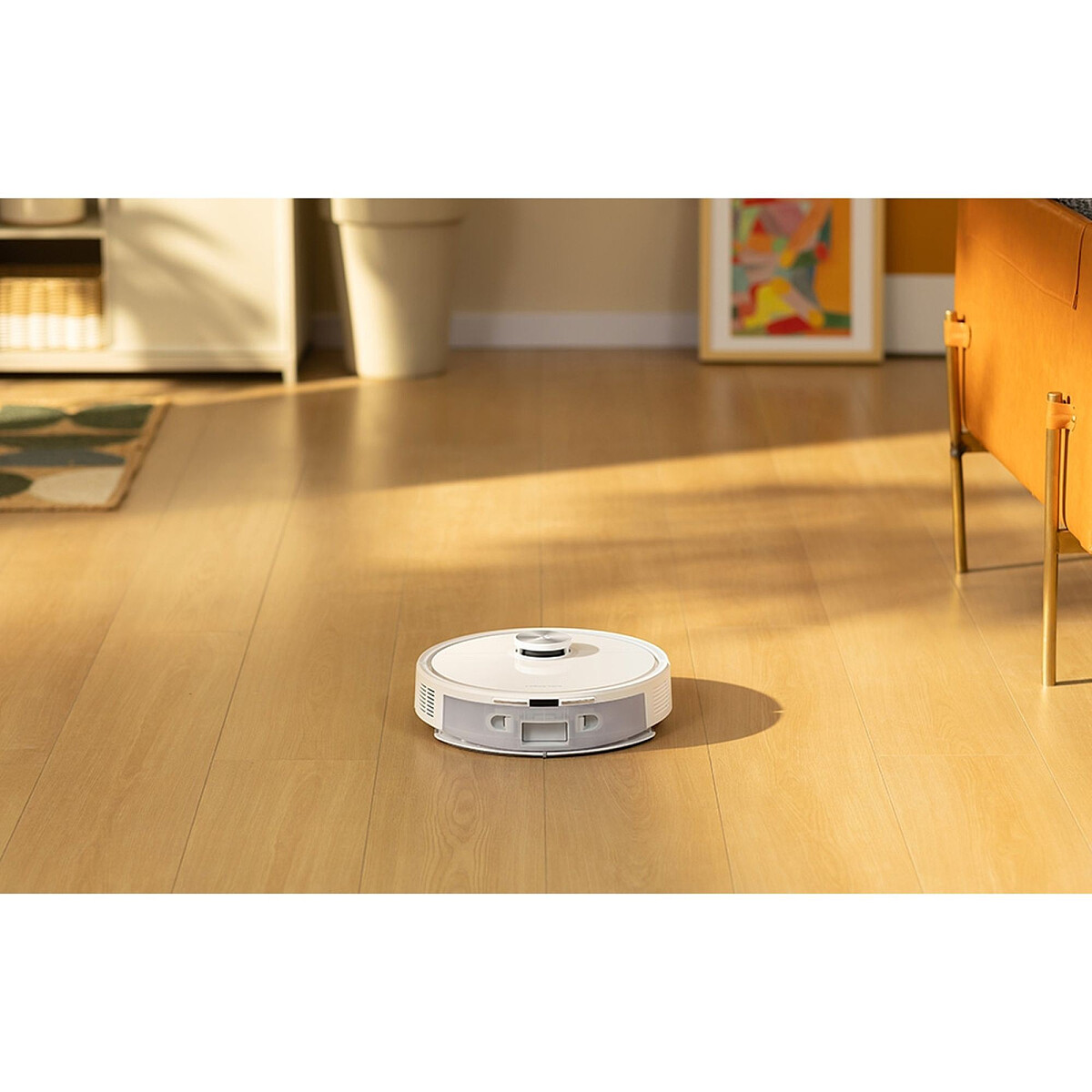 robot-sprzatajacy-roborock-q7-tf-plus-bialy-na-podlodze.jpg