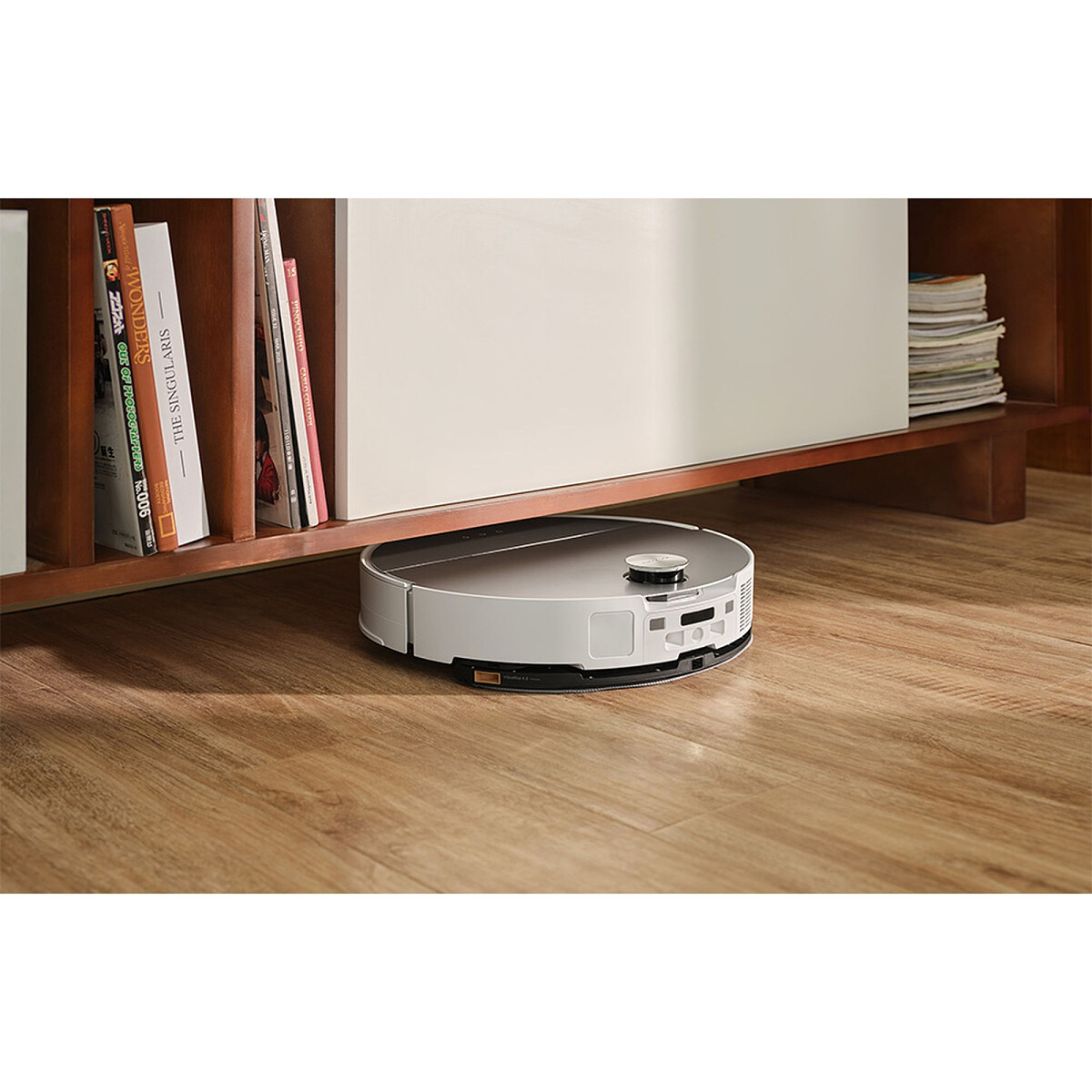 robot-sprzatajacy-roborock-saros-10r-bialy-pod-szafka.jpg