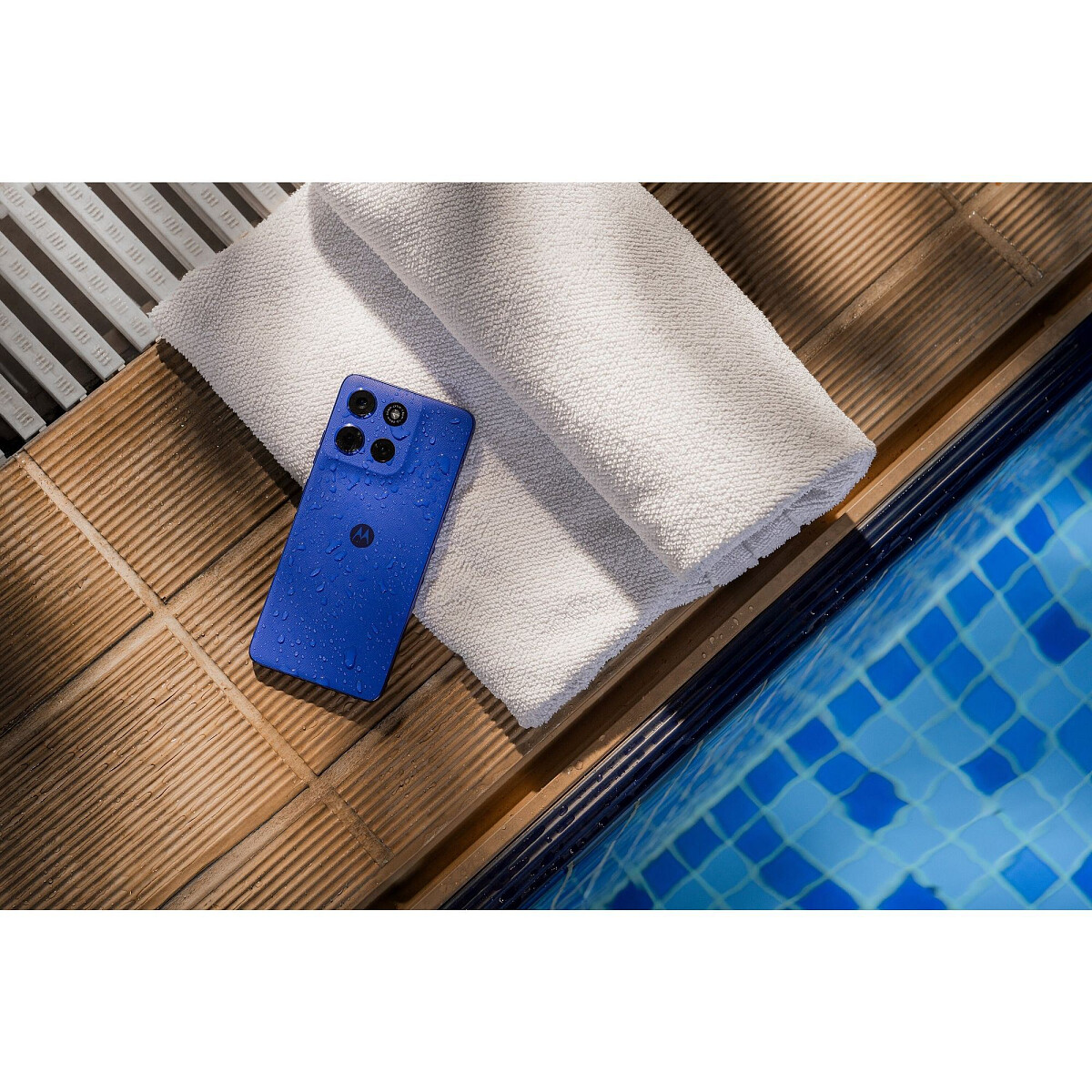 smartfon-motorola-g56-niebieski-livestyle%20%287%29.jpg