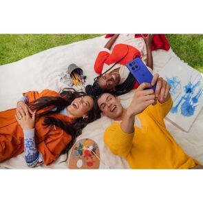 smartfon-motorola-g56-niebieski-livestyle%20%288%29.jpg