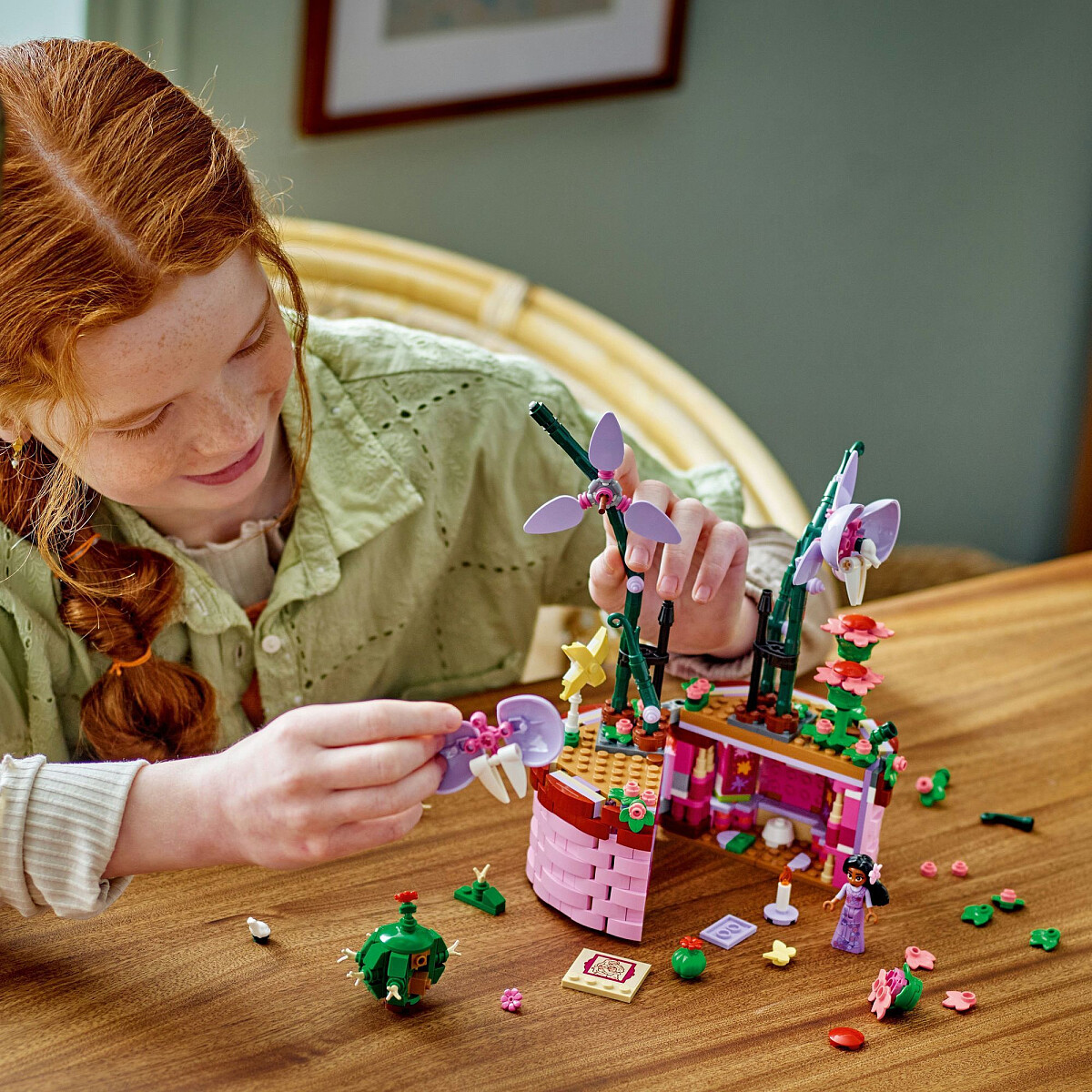 klocki-lego-disney-princess-doniczka-isabeli-43237-zabawa.jpg