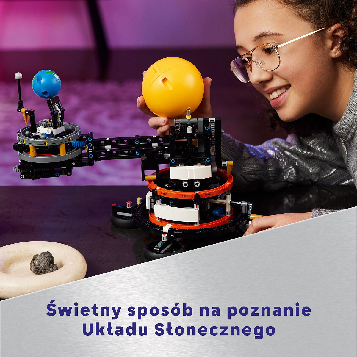klocki-lego-technic-planeta-ziemia-i-ksiezyc-na-orbicie-42179-uklad-sloneczny.jpg