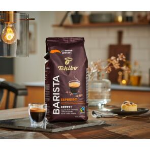kawa-ziarnista-tchibo-barista-cafe-espresso-1kg-aranzacja.jpeg
