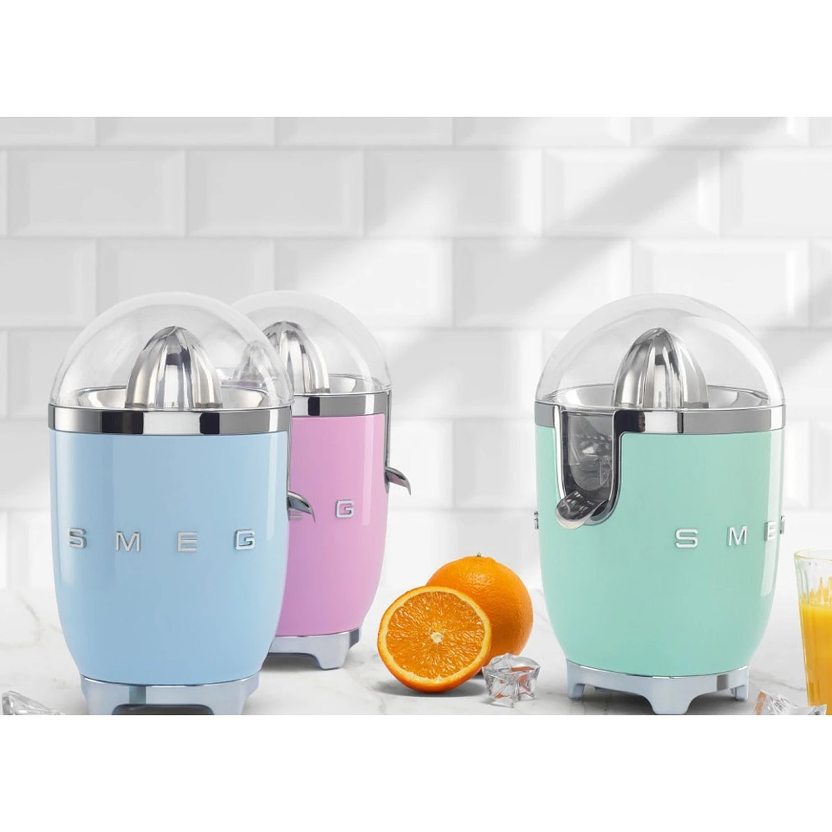 wyciskarka-do-cytrusow-smeg-cjf11pbeu-kolory.jpg