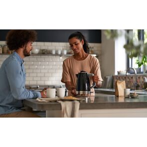 czajnik-elektryczny-russell-hobbs-structure-black-28081-70-aranzacja-2.jpg