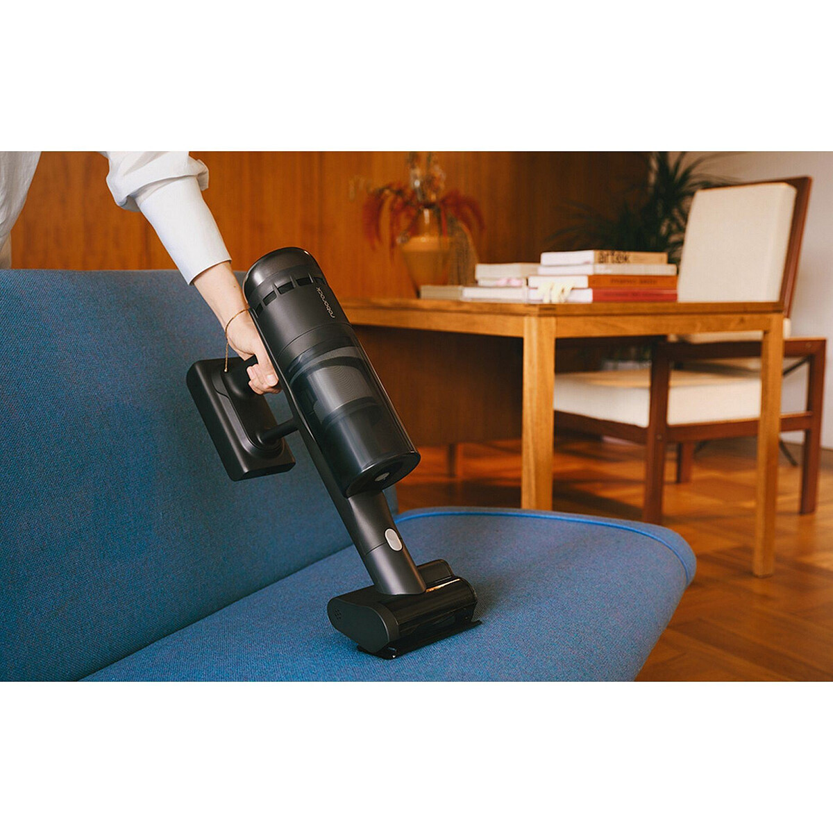 odkurzacz-pionowy-roborock-h60-ultra-sofa.jpg