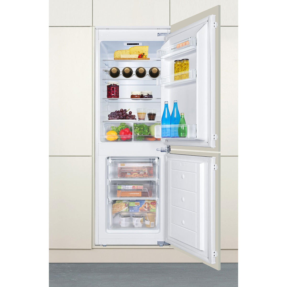 lodowka-amica-bk2665.4i%28e%29-w-zabudowie-jedzenie-w-srodku.jpg