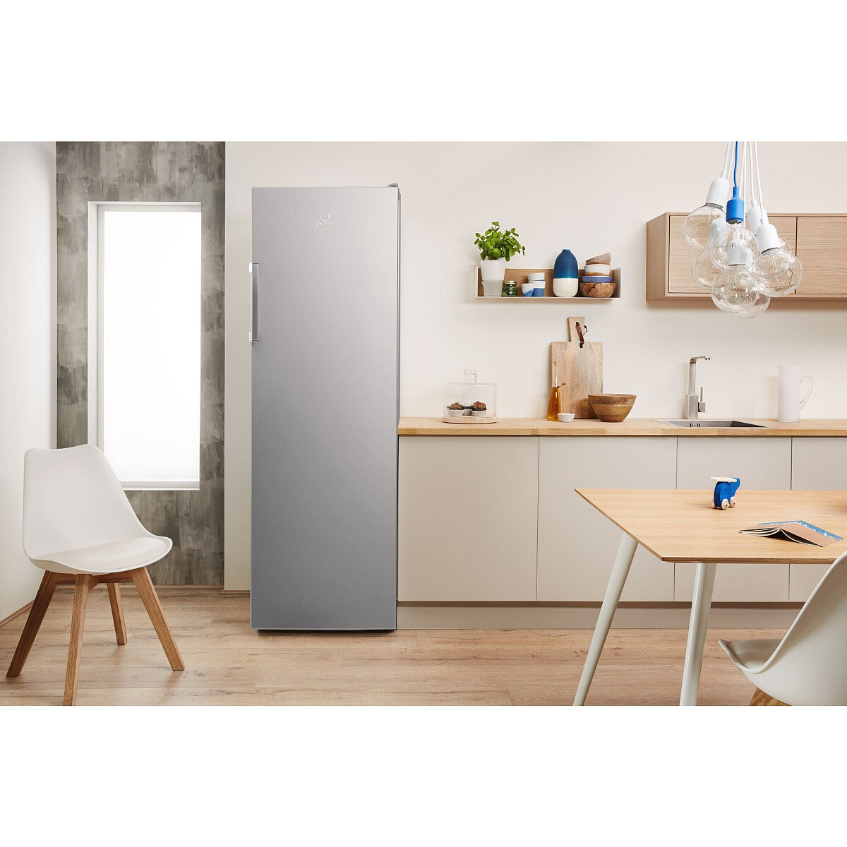 chlodziarka-indesit-si6-2-s-eu-aranzacja-front.jpg