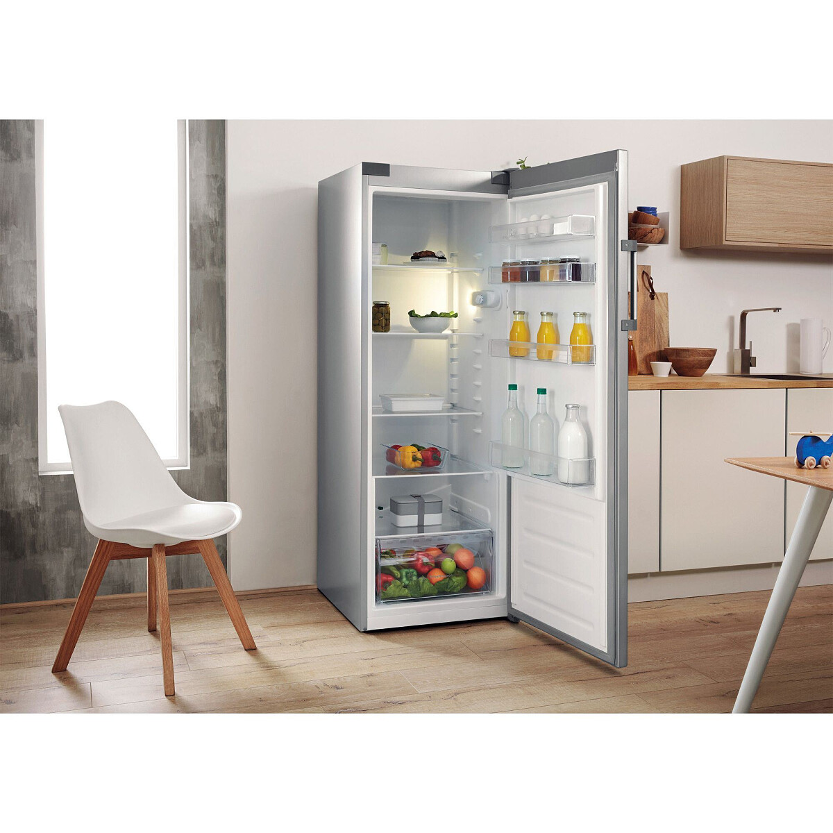 chlodziarka-indesit-si6-2-s-eu-aranzacja-od-lewej-otwarta.jpg