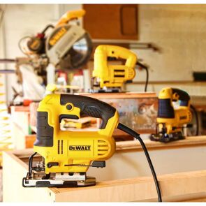 wyrzynarka-dewalt-dwe349-qs-aranzacja.jpg