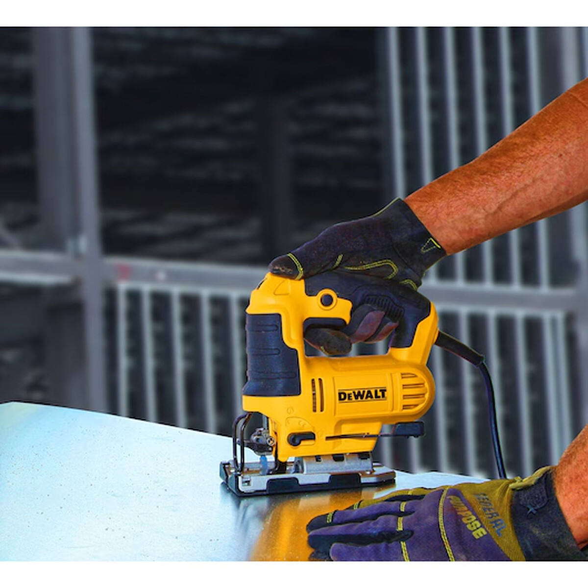 wyrzynarka-dewalt-dwe349-qs-aranzacja-bok.jpg
