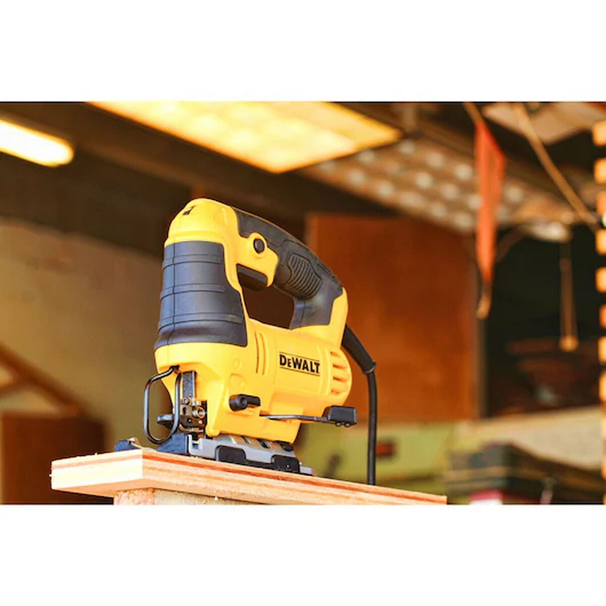 wyrzynarka-dewalt-dwe349-qs-aranzacja-skos.jpg