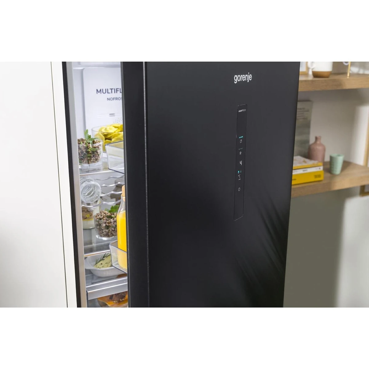 lodowka-gorenje-nrk620eabxl4-nowe-aranzacja-uchylona-chlodziarka.jpg