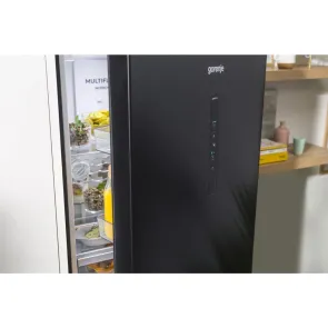 lodowka-gorenje-nrk620eabxl4-nowe-aranzacja-uchylona-chlodziarka.jpg