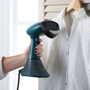 parownica-do-ubran-russell-hobbs-steam-genie-27220-56-w-uzyciu.jpg