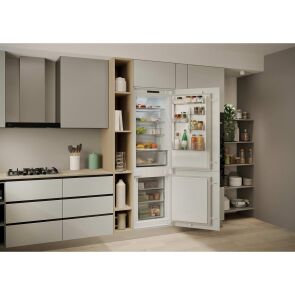 lodowka-candy-ecnbql3518ev-aranzacja-skos-otwarta.jpg