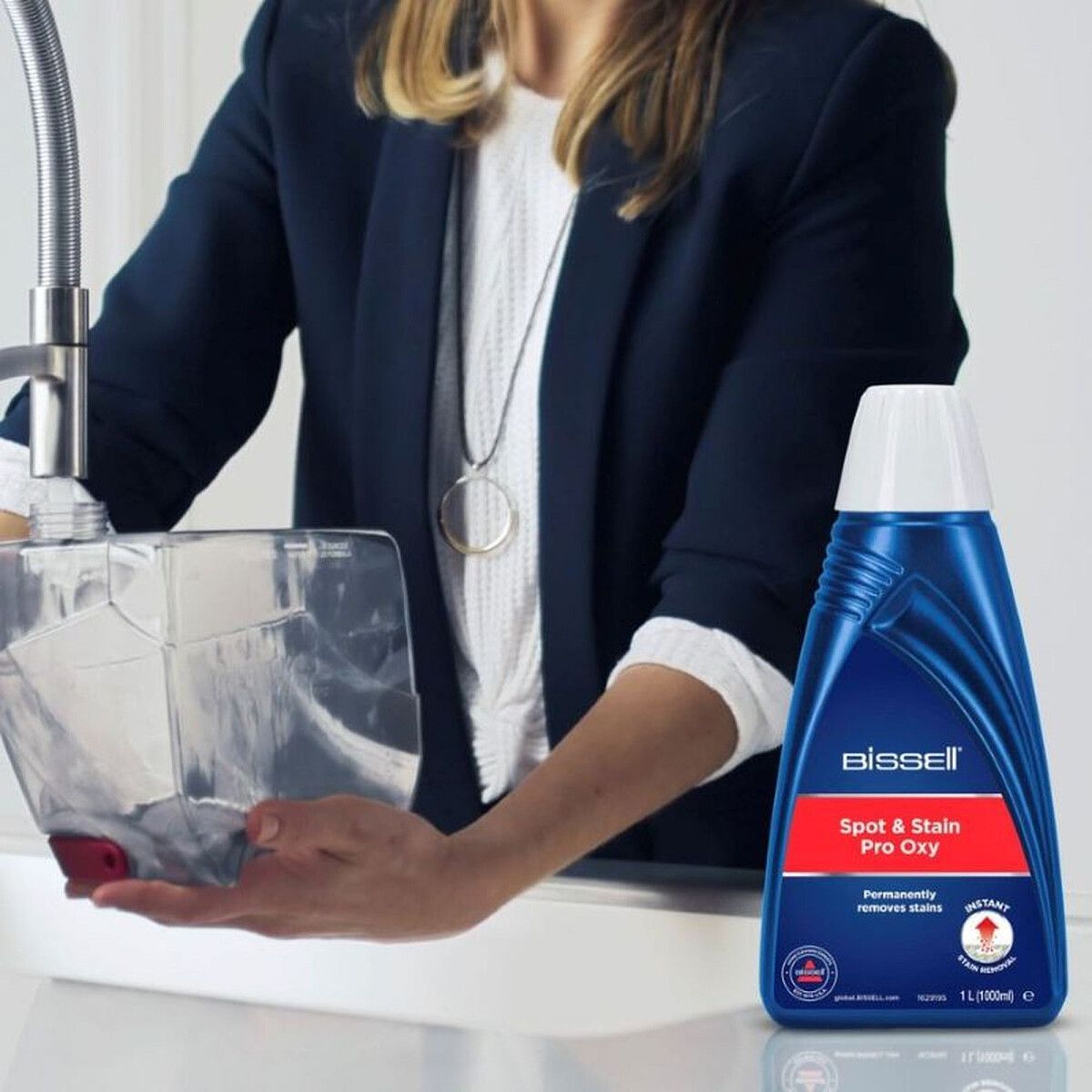 srodek-czyszczacy-bissell-spot-stain-pro-oxy-20383-aranzacja.jpg