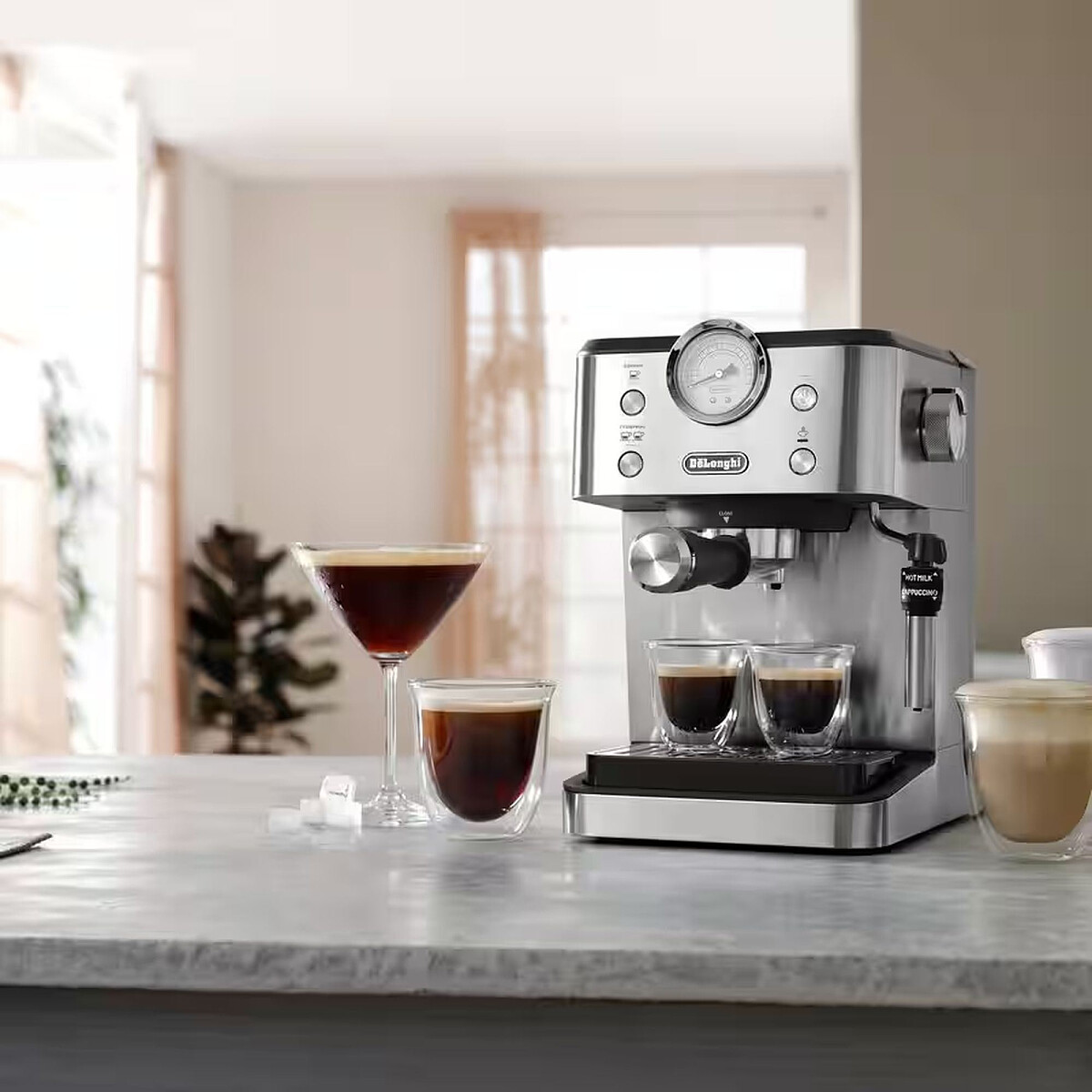 ekspres-przelewowy-delonghi-classic-em450.m-na-ladzie.jpg