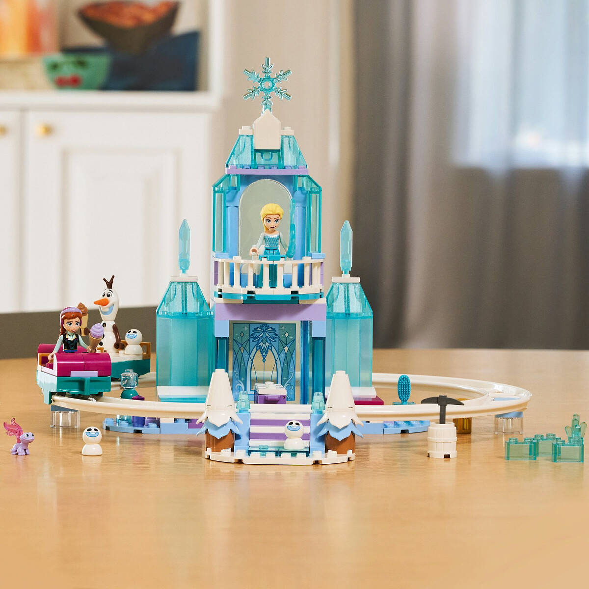 klocki-lego-disney-lodowy-zamek-elzy-i-sniezna-przejazdzka-43281-aranz.jpg