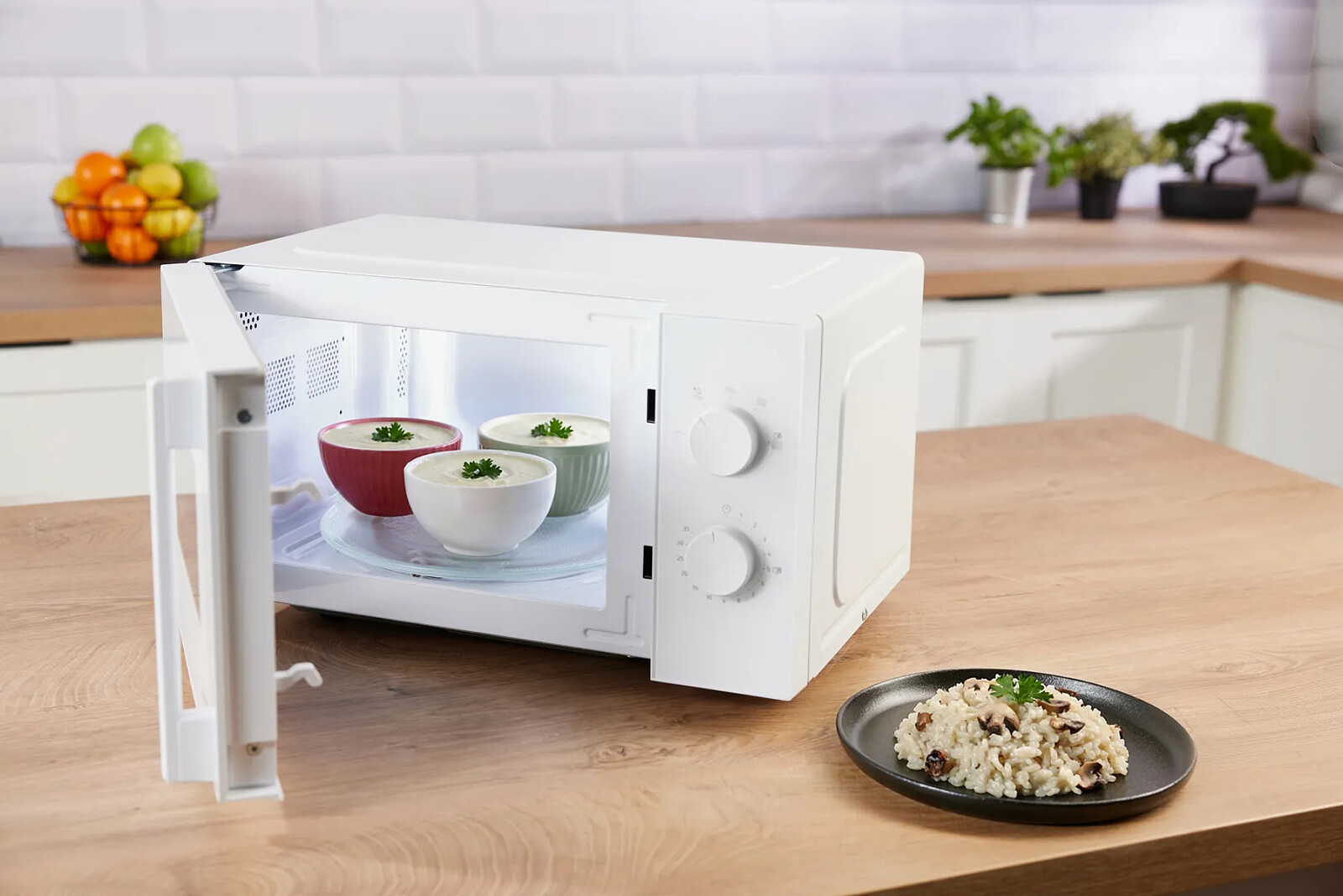 kuchenka mikrofalowa gorenje mo20e1w5 5